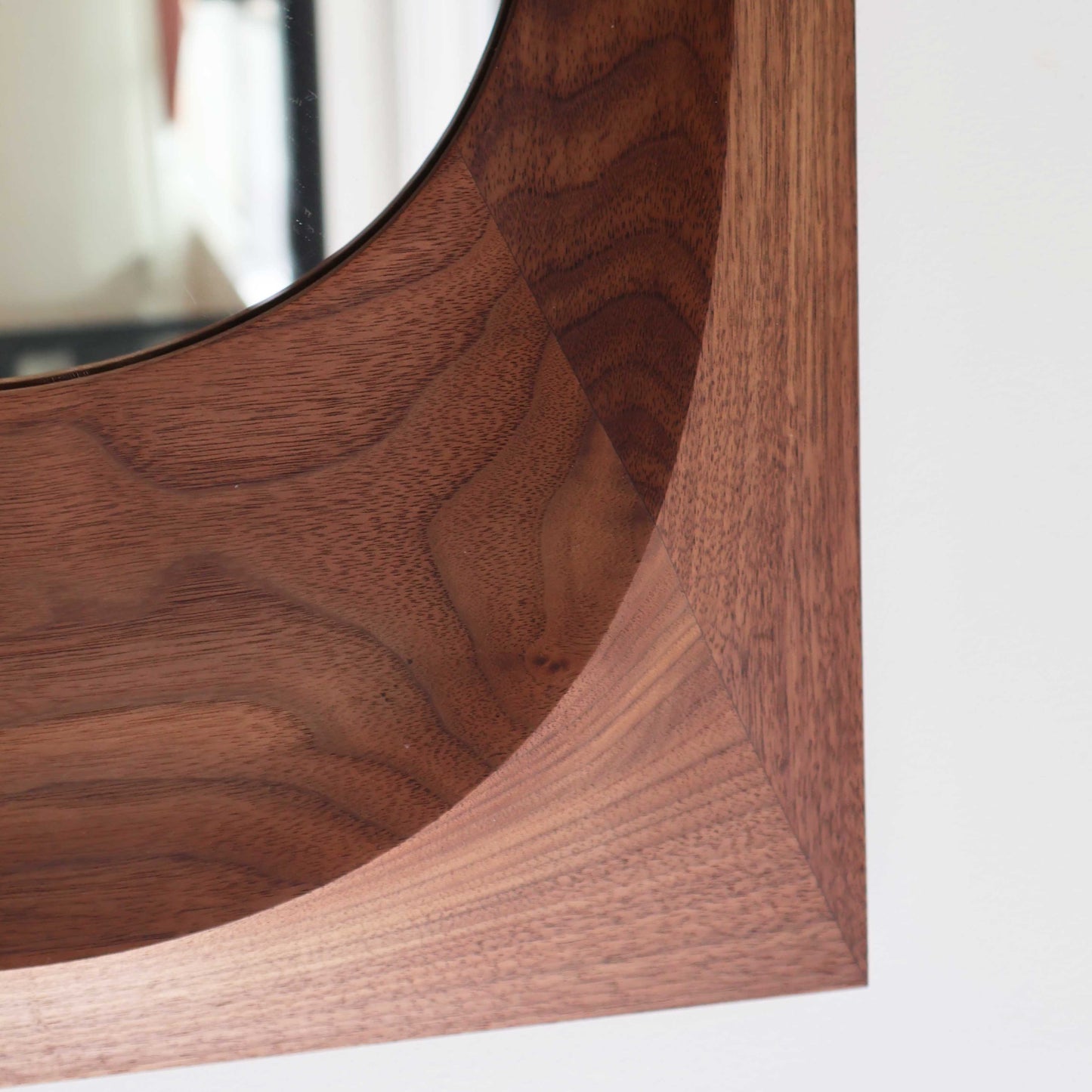 Brodzki Mirror - Walnut / 730mm