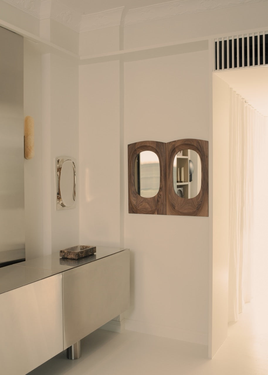 Brodzki Mirror - Walnut / 730mm