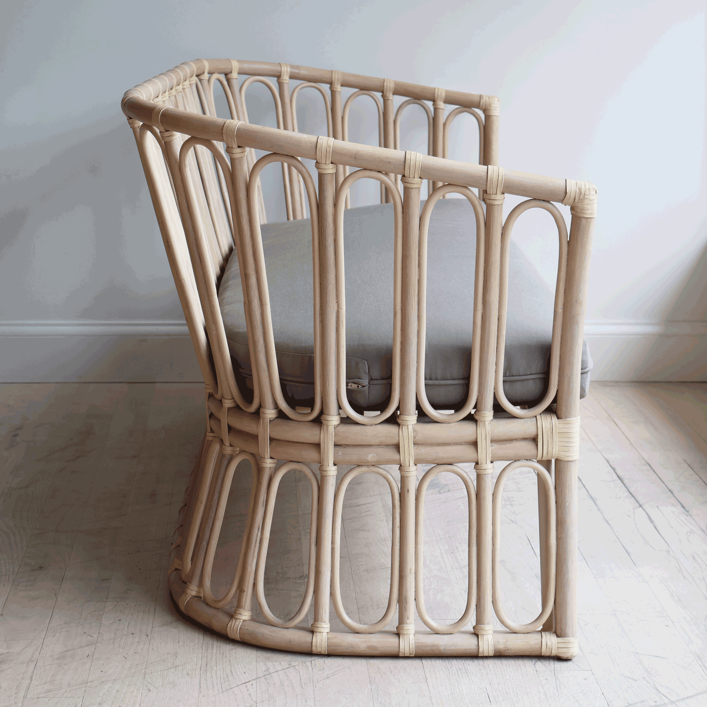 Colisee Loveseat