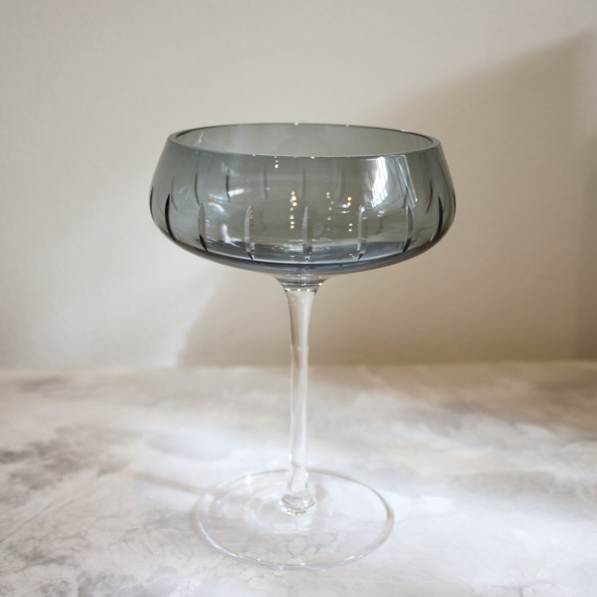 7 COUPES À CHAMPAGNE signées. En cristal. BACCARAT MODÈLE LULLI - Les 7 COUPES À CHAMPAGNE signées. En cristal. BACCARAT MODÈLE LULLI - Les