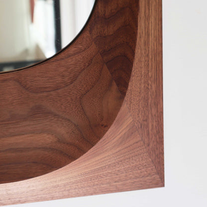 Brodzki Mirror - Walnut / 730mm