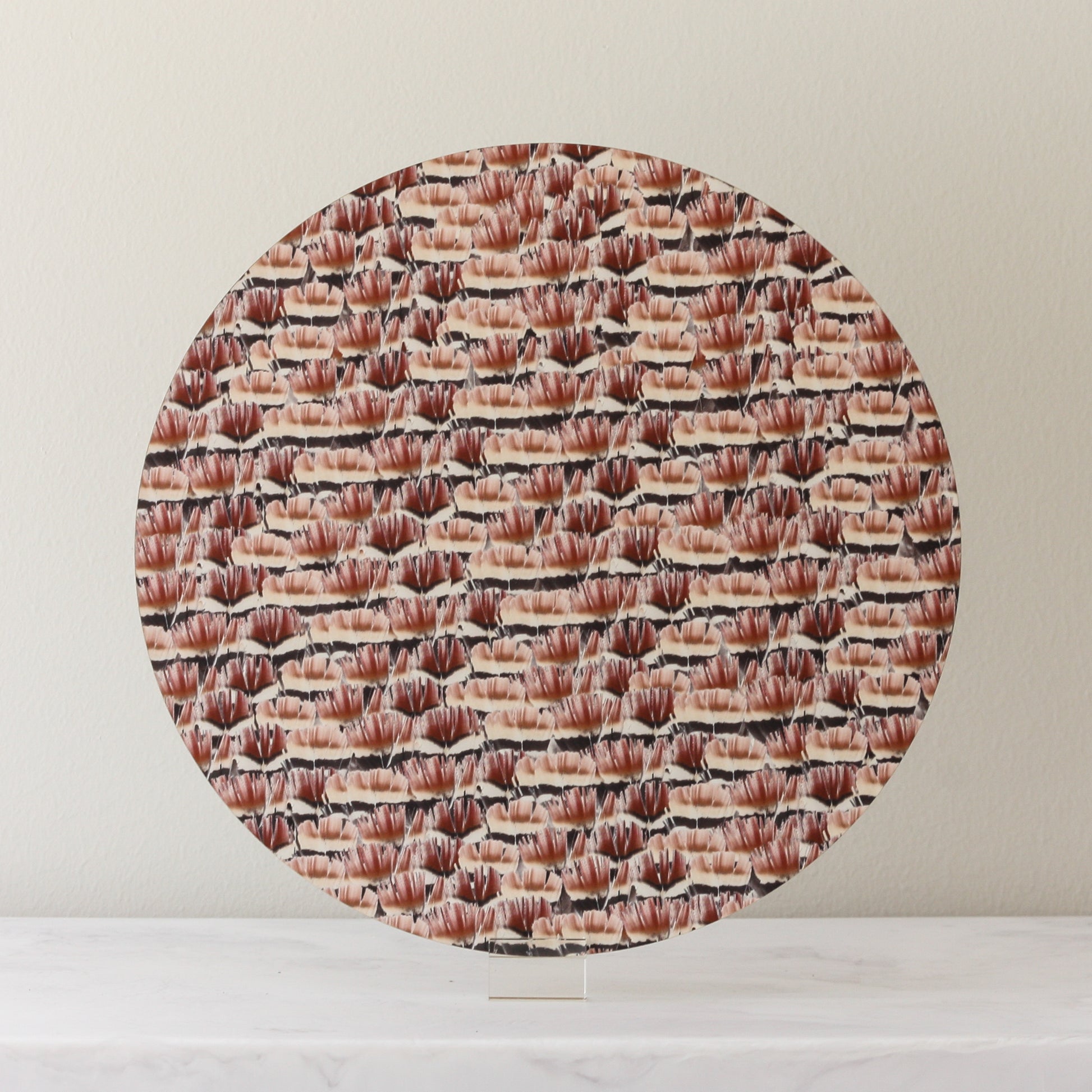 red pheasant feathers placemat made with cork and wood of colors pink and burgundy by Tisch New York 