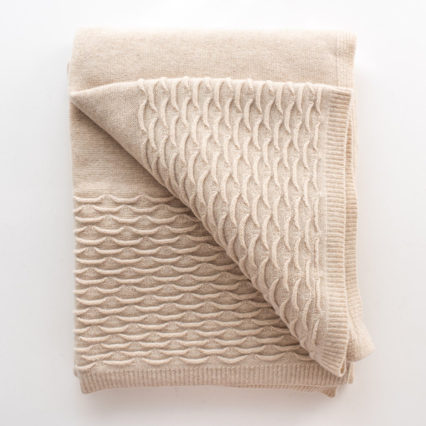 Knit Scallop Throw in Mushroom