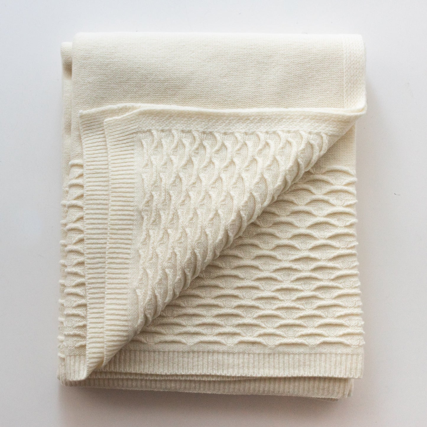 Knit Scallop Throw in Pearl
