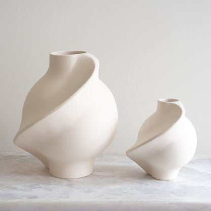 Small Pirout Vase - Raw White